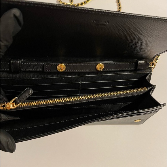 Authentic Prada wallet on chain - Picture 7 of 15